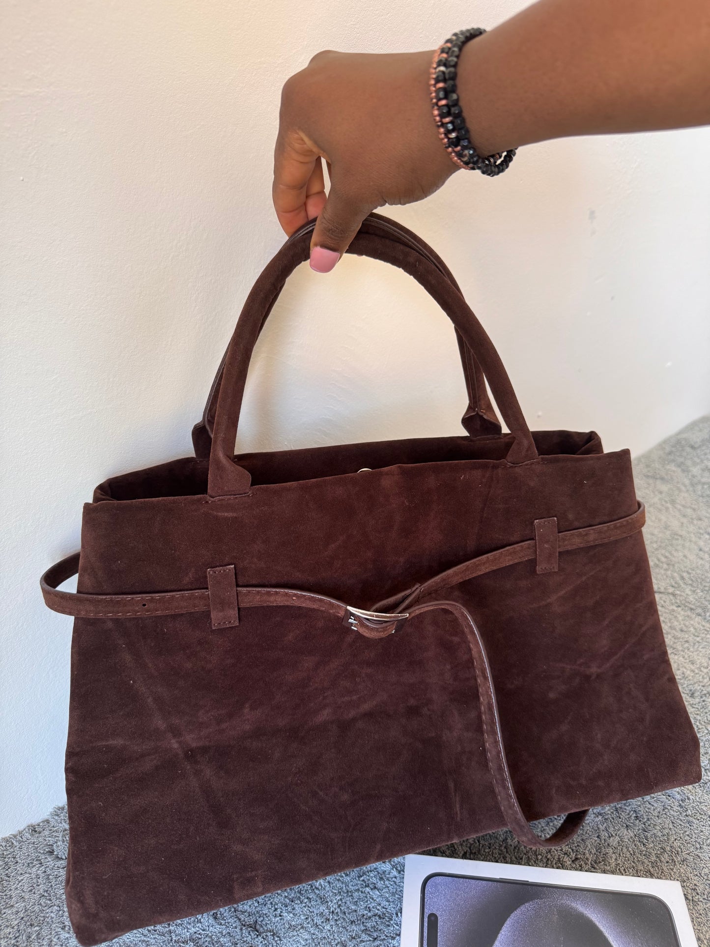 Sac LÉNA – Le fourre-tout ceinturé en daim