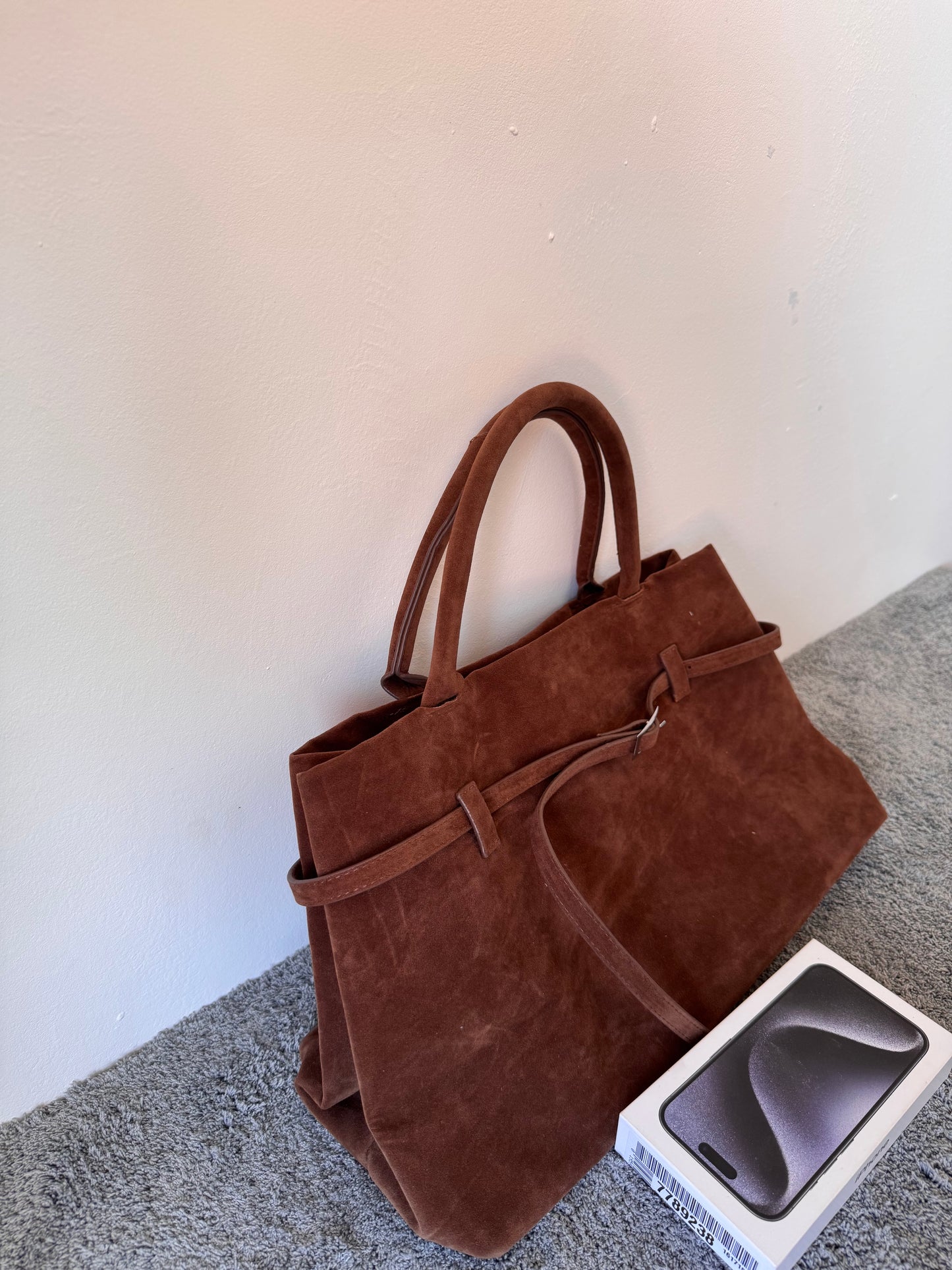 Sac LÉNA – Le fourre-tout ceinturé en daim